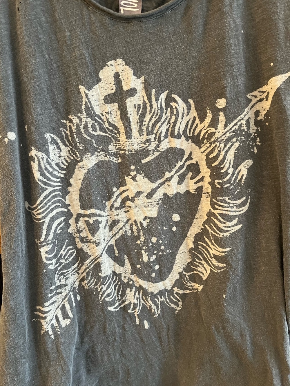 ♥️ Magnolia Pearl Sovereign Heart Tee